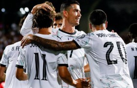 开云体育入口-葡萄牙3-2逆转绝杀!40岁C罗5连斩,加冕世预赛射手王+创4大纪录